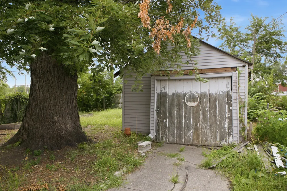 39 Cedarhurst Place Detroit, MI 48203