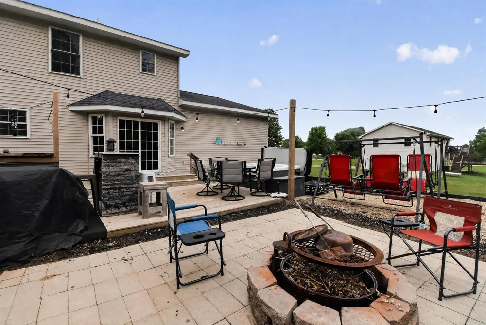 4512 Traxton Drive Hesperia, MI 49421