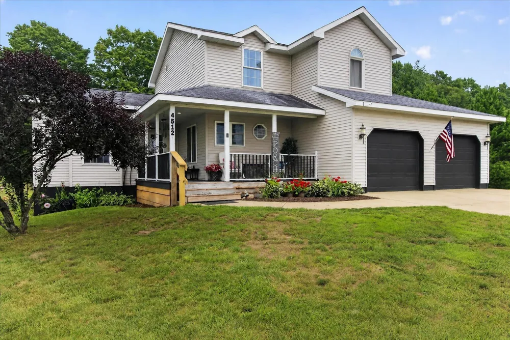 4512 Traxton Drive Hesperia, MI 49421