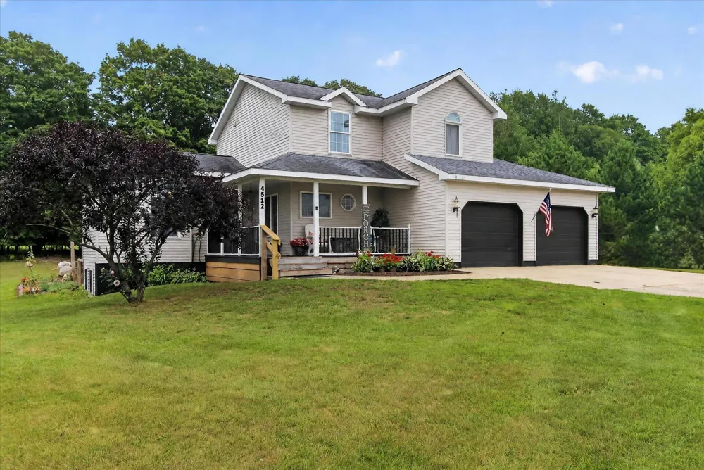 4512 Traxton Drive Hesperia, MI 49421