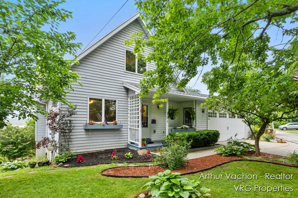 331 Conkey Drive Fenwick City, MI 48834