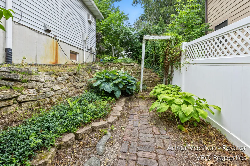 331 Conkey Drive Fenwick City, MI 48834