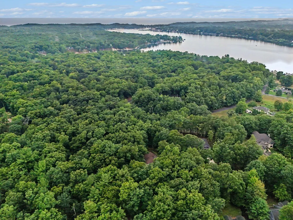 5439 Shawnee Road Pentwater, MI 49449