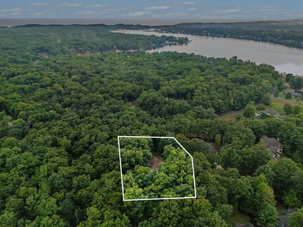 5439 Shawnee Road Pentwater, MI 49449