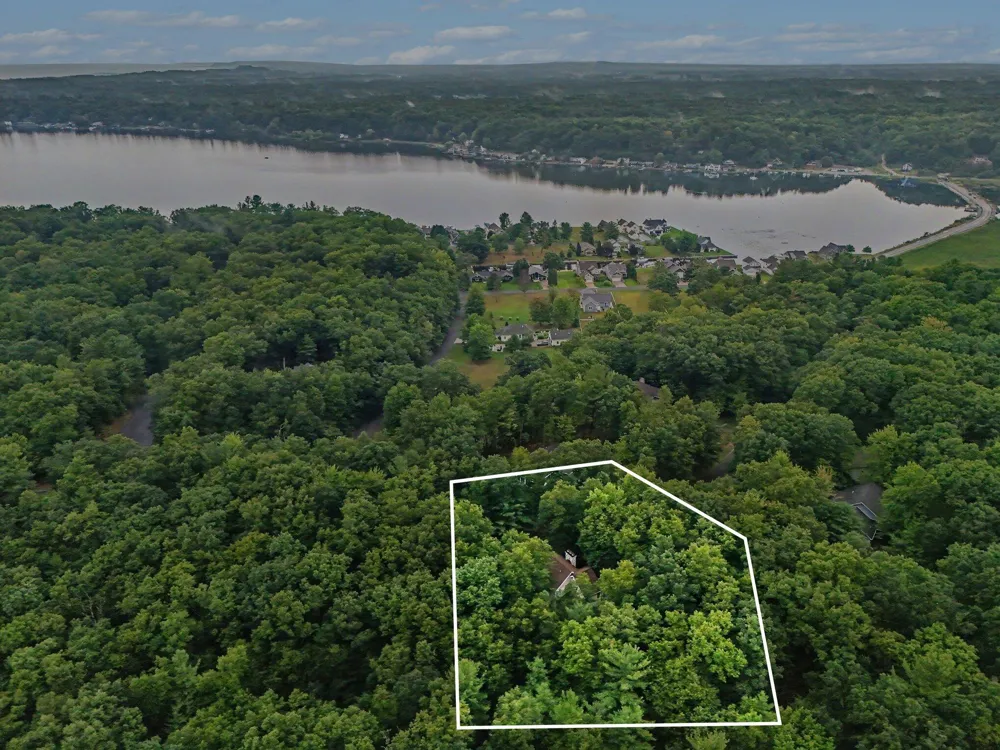 5439 Shawnee Road Pentwater, MI 49449