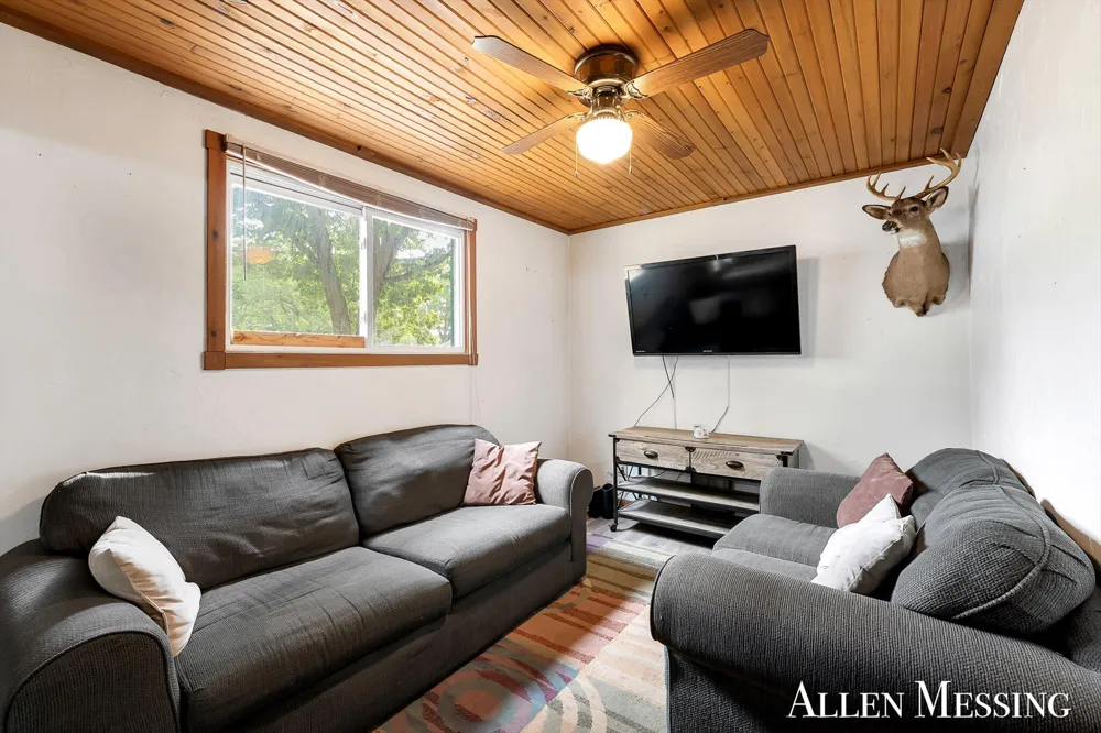 543 Pettibone Drive Bitely, MI 49309