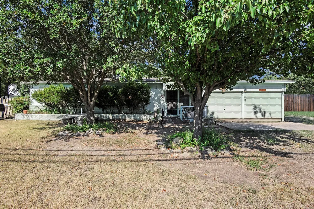3601 Shawnee Trail Lake Worth, TX 76135