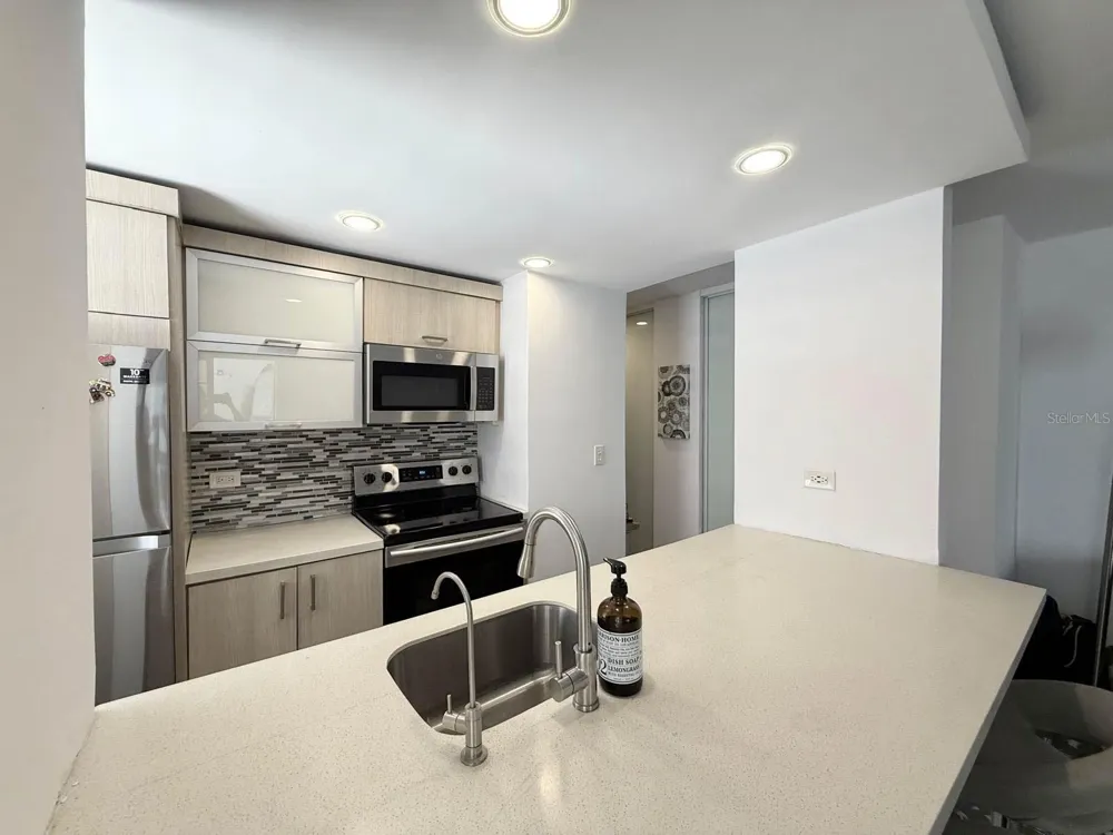 710 AVE FERNANDEZ JUNCOS #6 San Juan, PR 00907