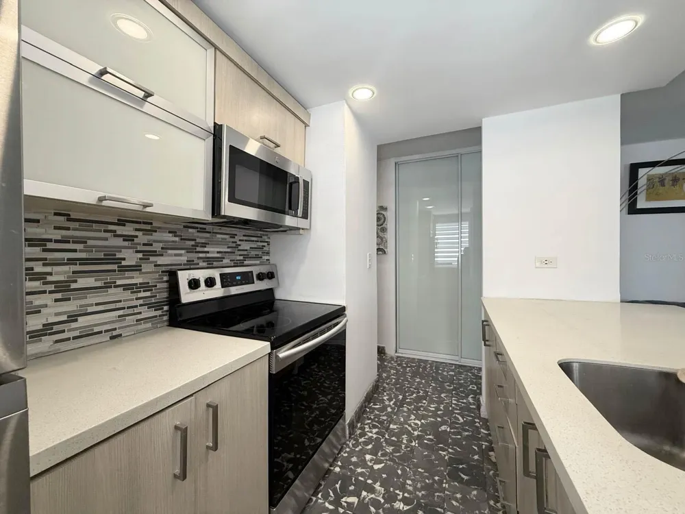 710 AVE FERNANDEZ JUNCOS #6 San Juan, PR 00907