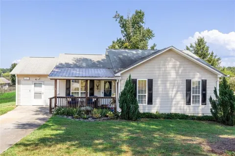 120 Fieldcrest Drive SE