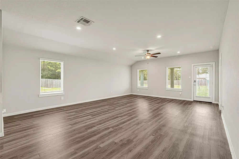 230 Alder Loop Anahuac, TX 77514