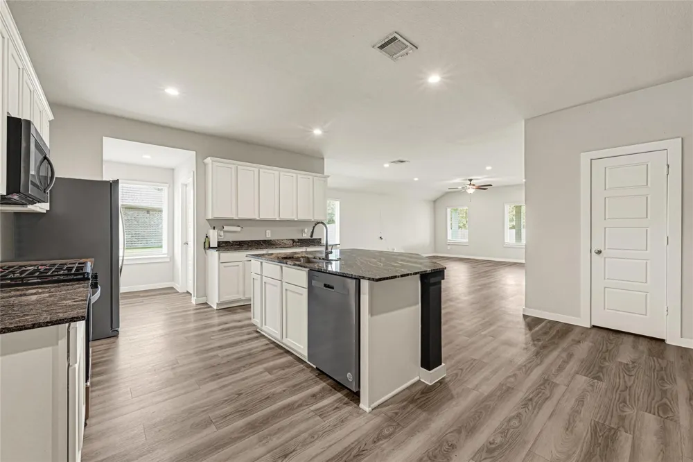 230 Alder Loop Anahuac, TX 77514