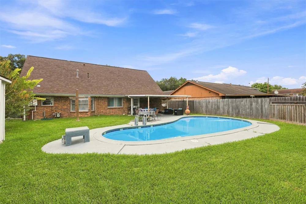 4124 Gallant Fox Drive Pasadena, TX 77503