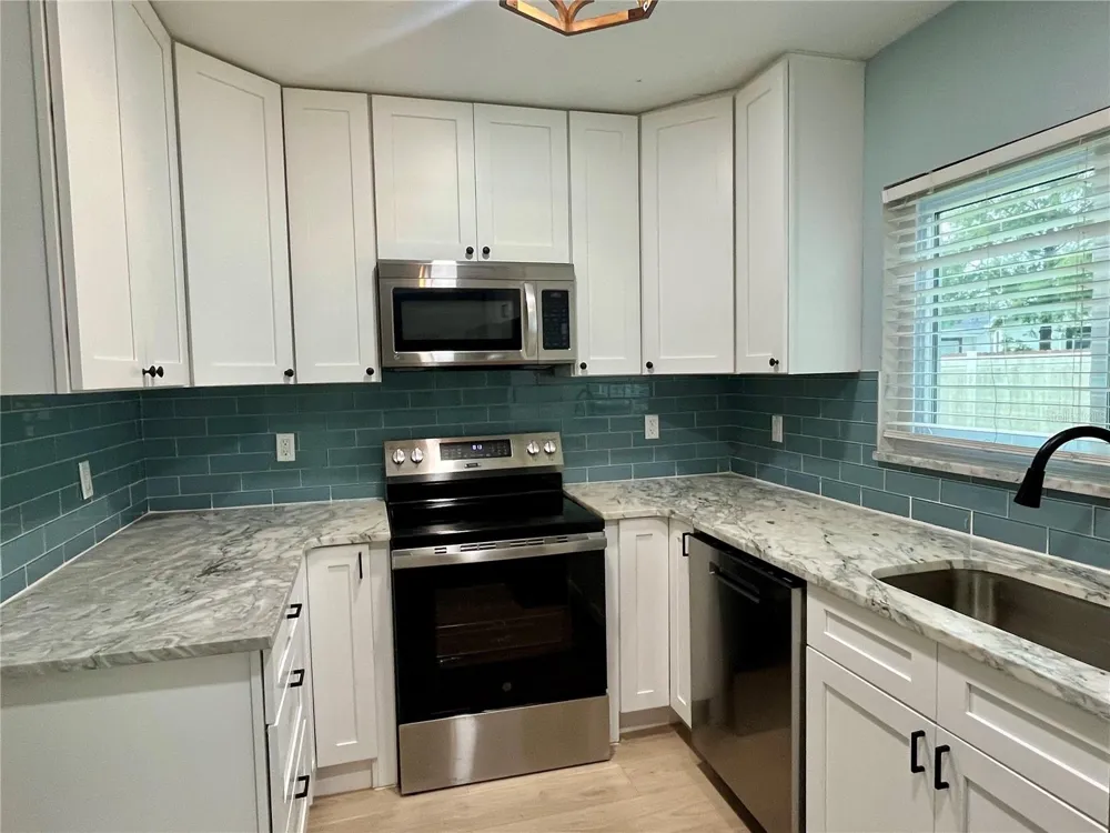 8330 WAVERLY ROAD St Petersburg, FL 33702