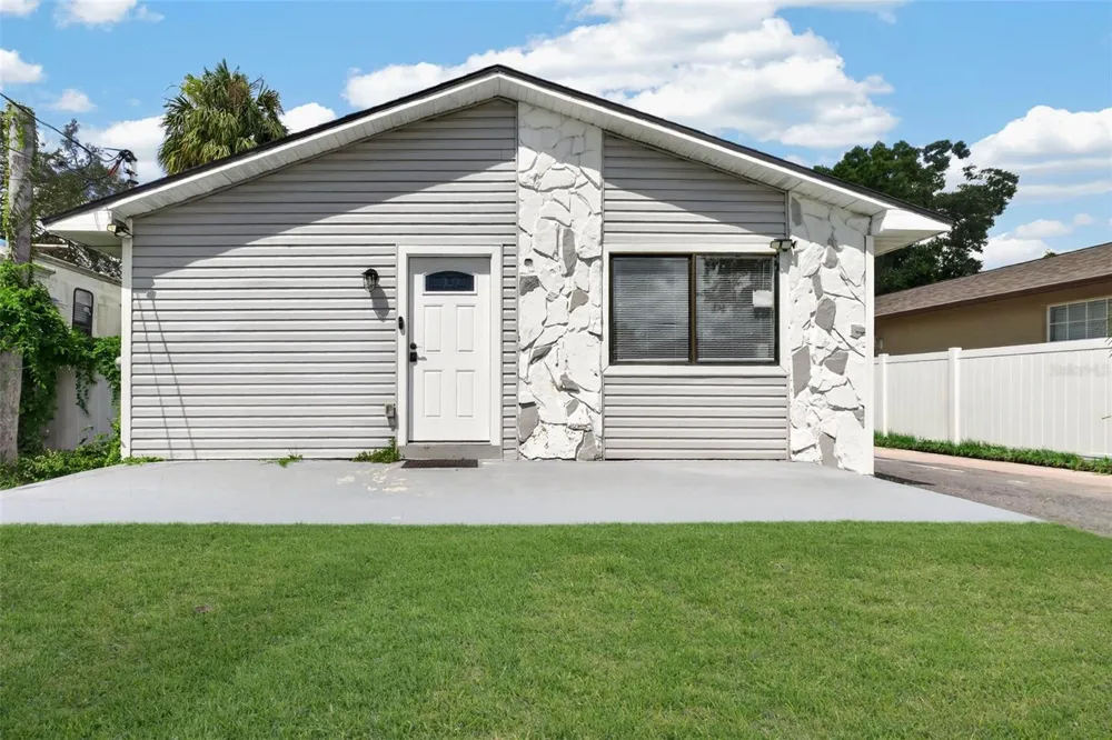 8114 EDISON AVENUE Tampa, FL 33604