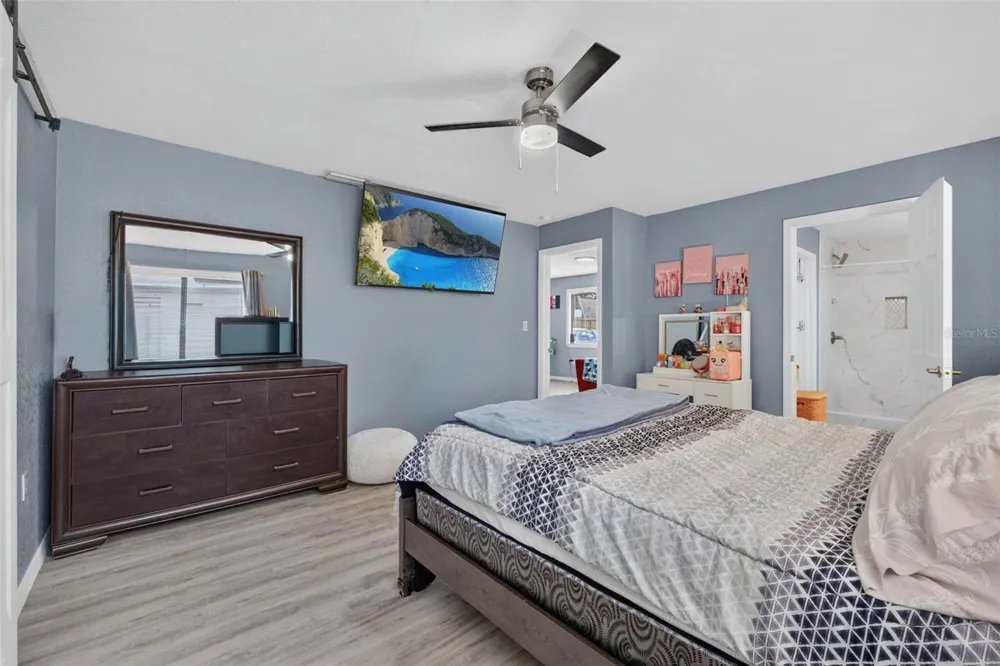 8114 EDISON AVENUE Tampa, FL 33604