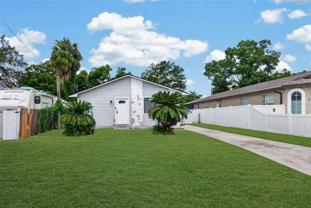 8114 EDISON AVENUE Tampa, FL 33604