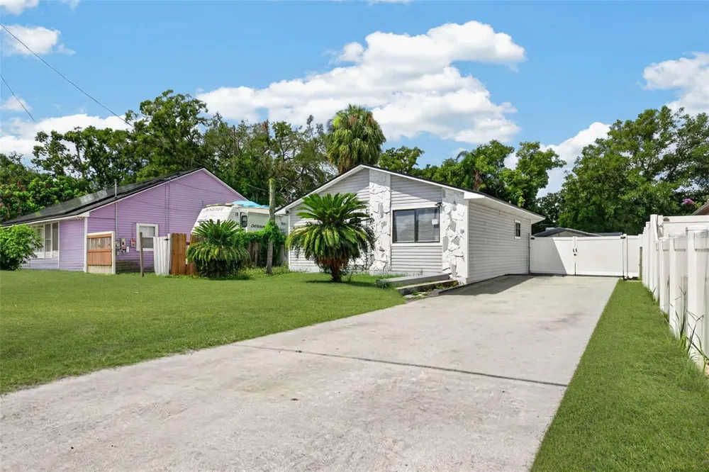 8114 EDISON AVENUE Tampa, FL 33604