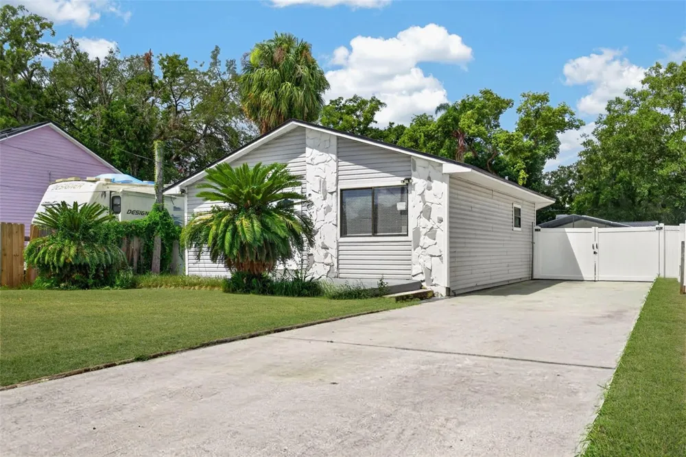 8114 EDISON AVENUE Tampa, FL 33604