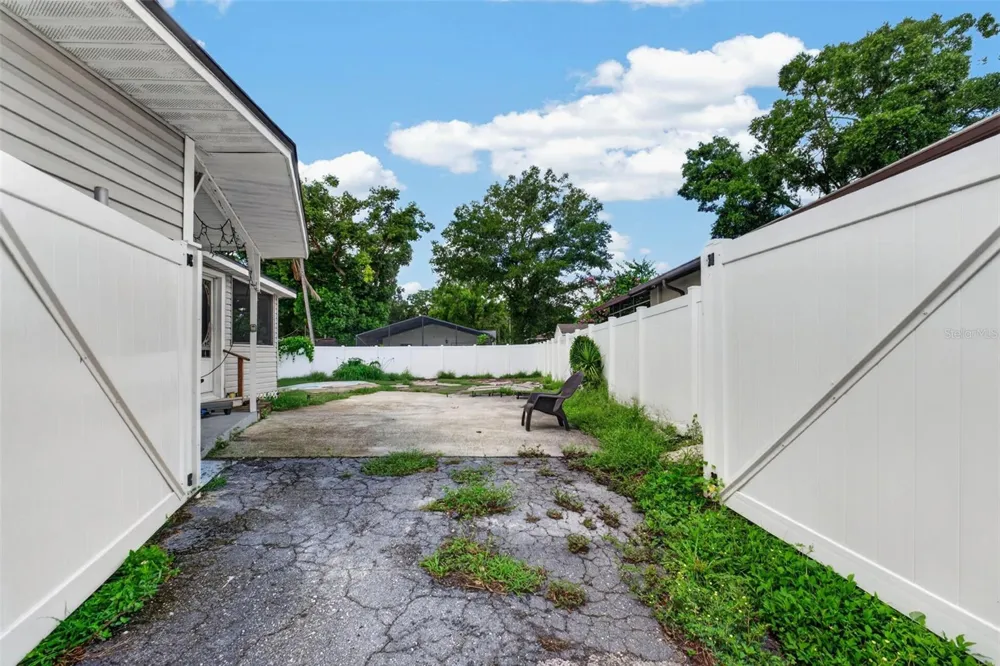 8114 EDISON AVENUE Tampa, FL 33604