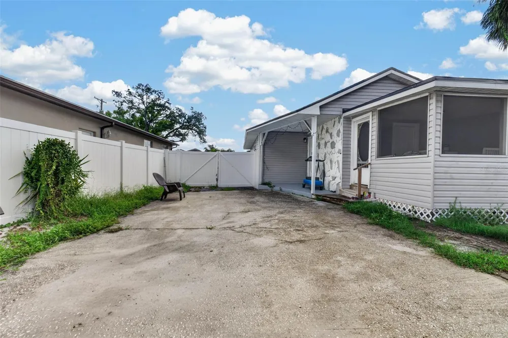 8114 EDISON AVENUE Tampa, FL 33604