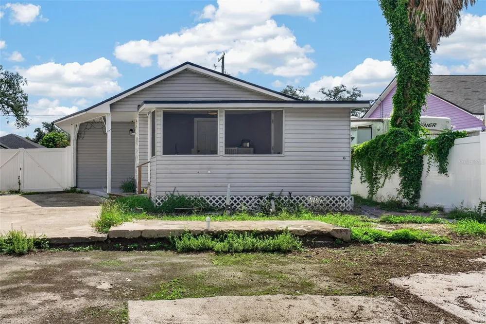 8114 EDISON AVENUE Tampa, FL 33604