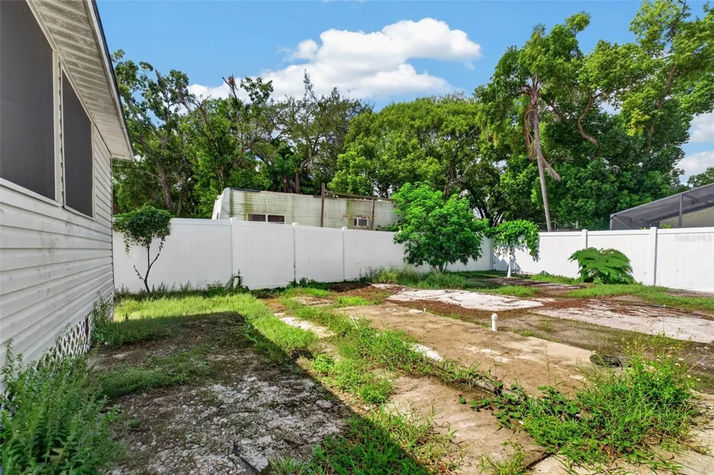 8114 EDISON AVENUE Tampa, FL 33604