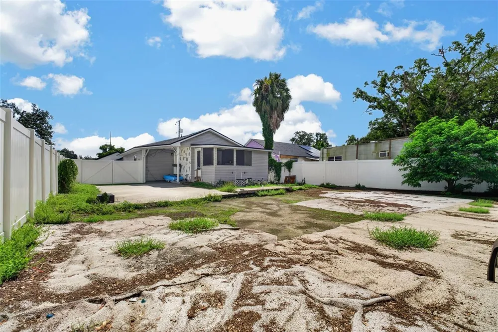 8114 EDISON AVENUE Tampa, FL 33604
