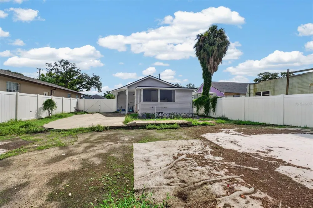 8114 EDISON AVENUE Tampa, FL 33604