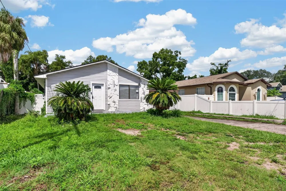8114 EDISON AVENUE Tampa, FL 33604