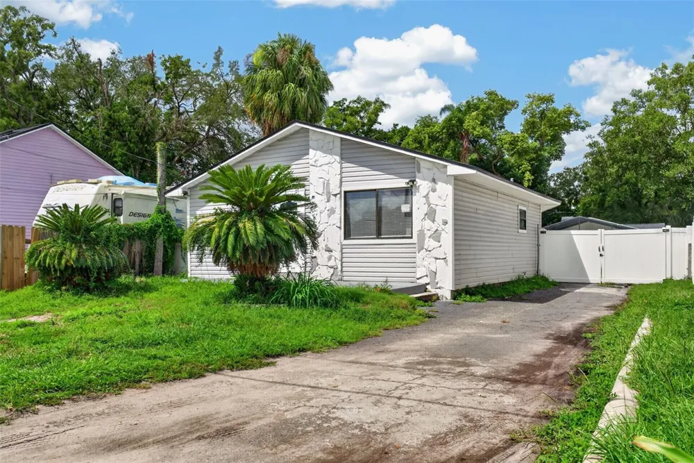 8114 EDISON AVENUE Tampa, FL 33604