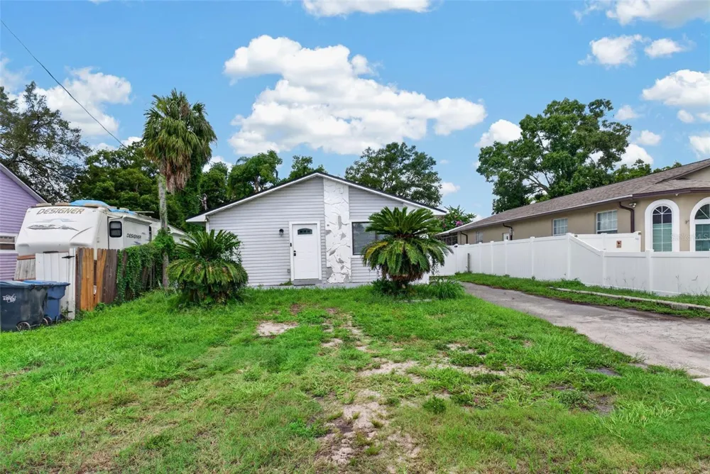 8114 EDISON AVENUE Tampa, FL 33604