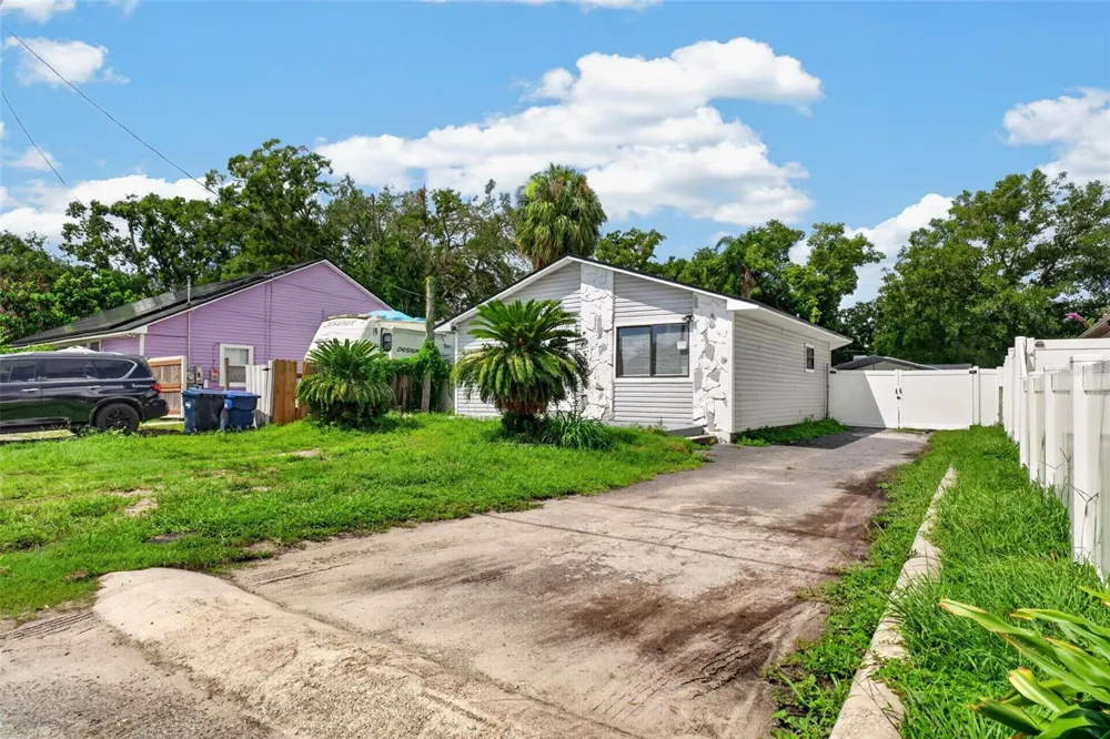 8114 EDISON AVENUE Tampa, FL 33604