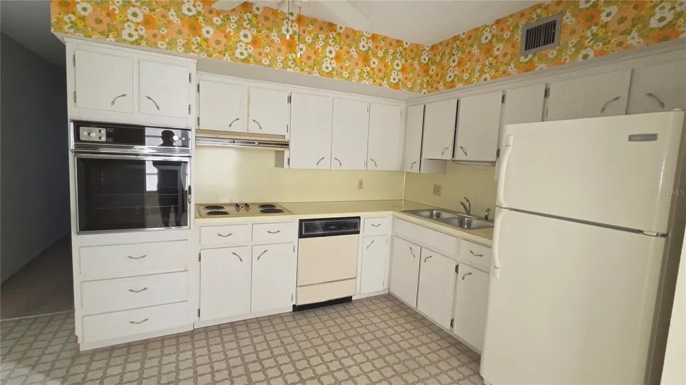 2402 ECUADORIAN WAY #48 Clearwater, FL 33763