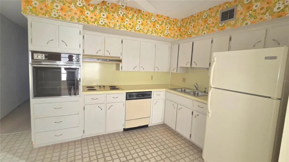 2402 ECUADORIAN WAY #48 Clearwater, FL 33763