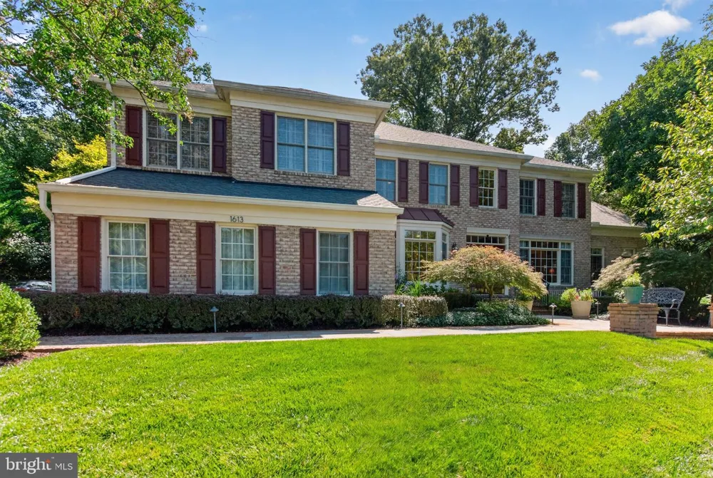 1613 CHATHAMS FORD PLACE Vienna, VA 22182