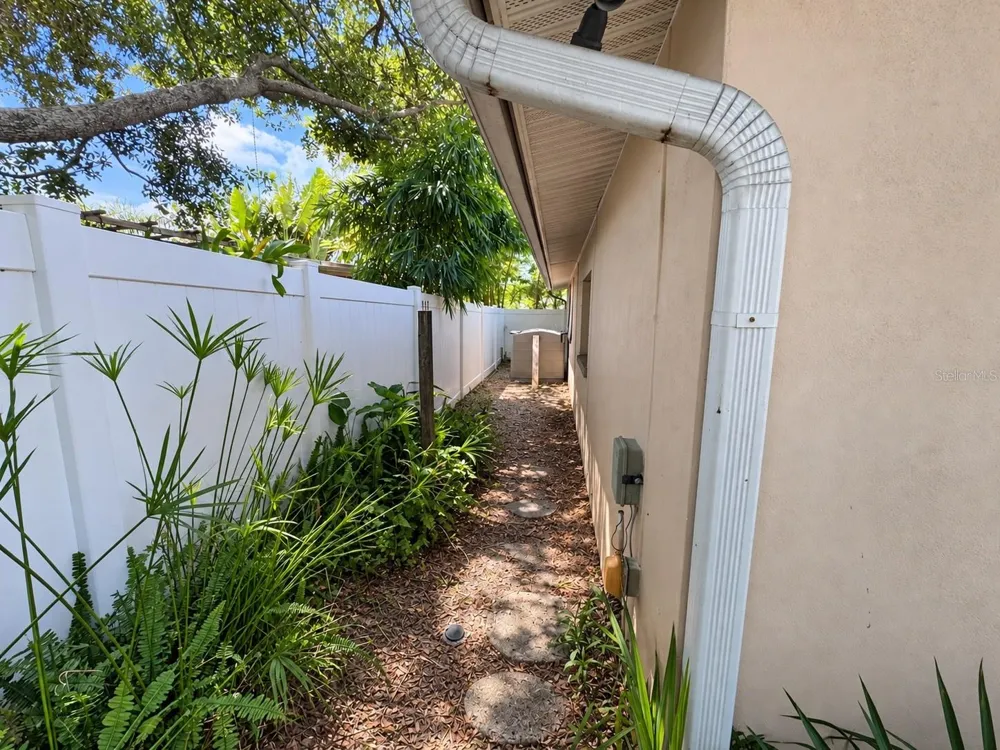 8915 59TH WAY Pinellas Park, FL 33782