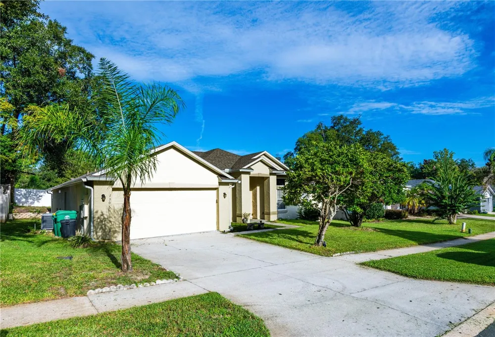1306 ISLAND COVE DRIVE Deland, FL 32724