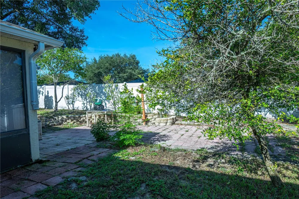 1306 ISLAND COVE DRIVE Deland, FL 32724