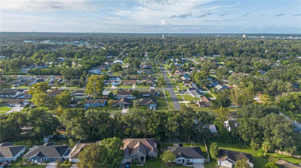 1306 ISLAND COVE DRIVE Deland, FL 32724
