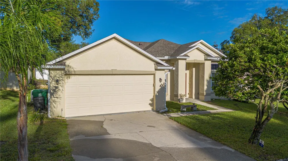 1306 ISLAND COVE DRIVE Deland, FL 32724