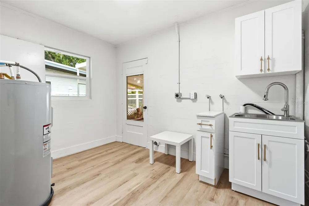 2519 OVERLAKE AVENUE Orlando, FL 32806