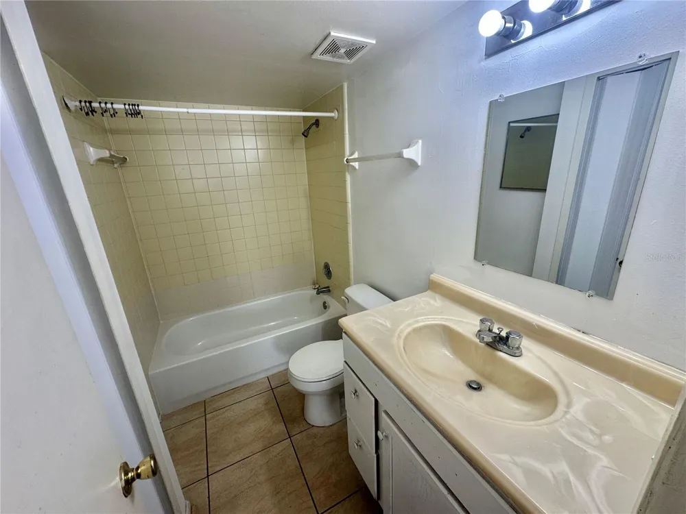 2549 S OAK AVENUE #B Sanford, FL 32773