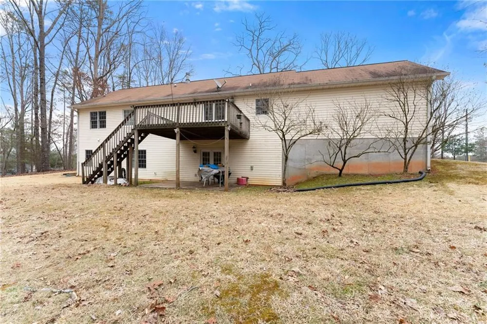 337 Claystone Walk Cleveland, GA 30528