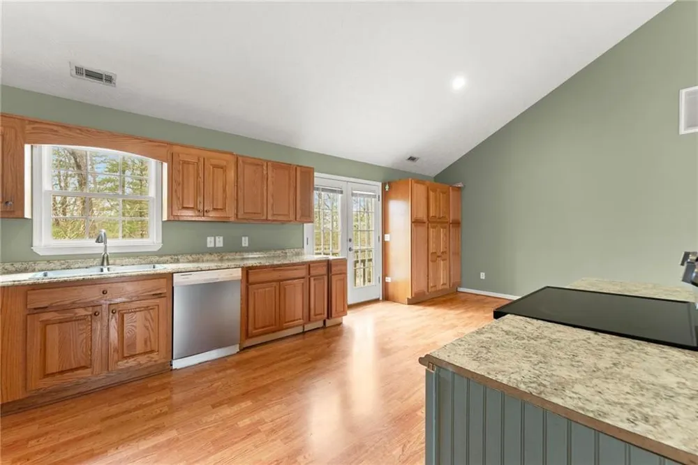 337 Claystone Walk Cleveland, GA 30528