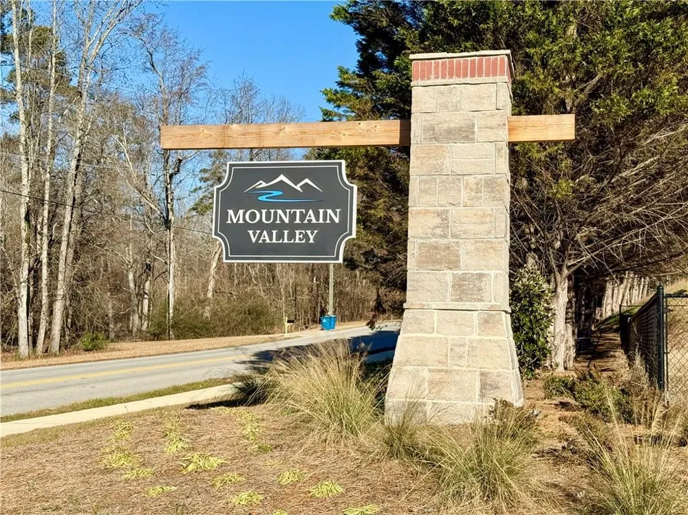 4310 Shirebrook Trail Hoschton, GA 30548