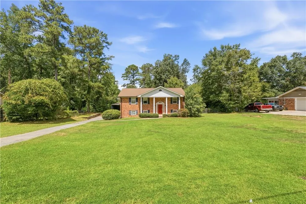 1920 Long Ridge Drive Macon, GA 31211