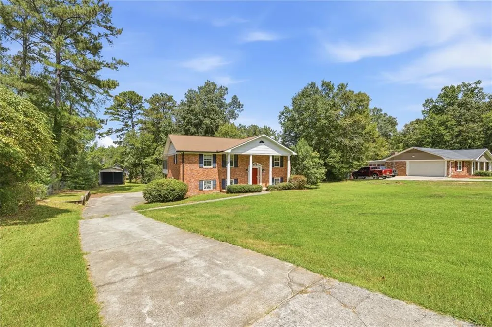 1920 Long Ridge Drive Macon, GA 31211