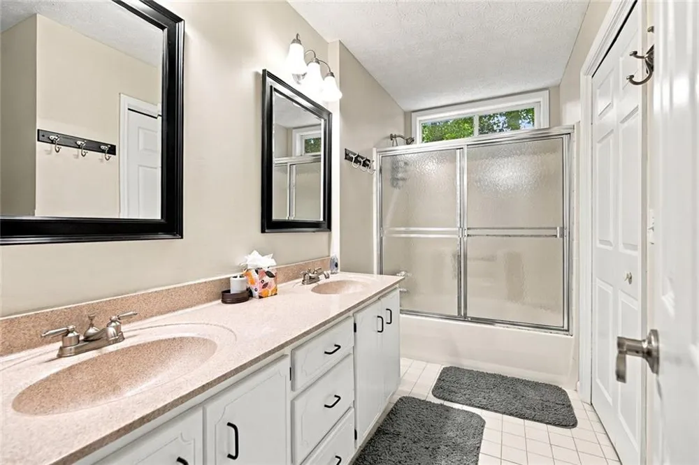 1204 Towne Harbor Court Woodstock, GA 30189