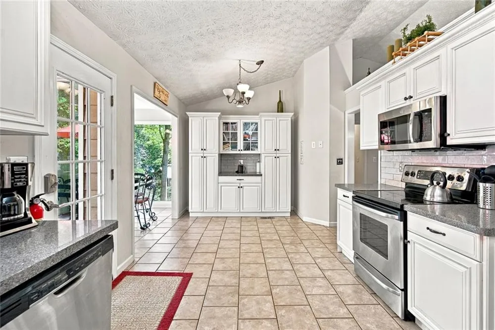 1204 Towne Harbor Court Woodstock, GA 30189